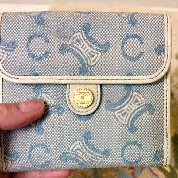 CELINE Vintage Trifold Triomphe Compact Wallet in LTE Blue/White Leather/Canvas - Picture 5 of 15